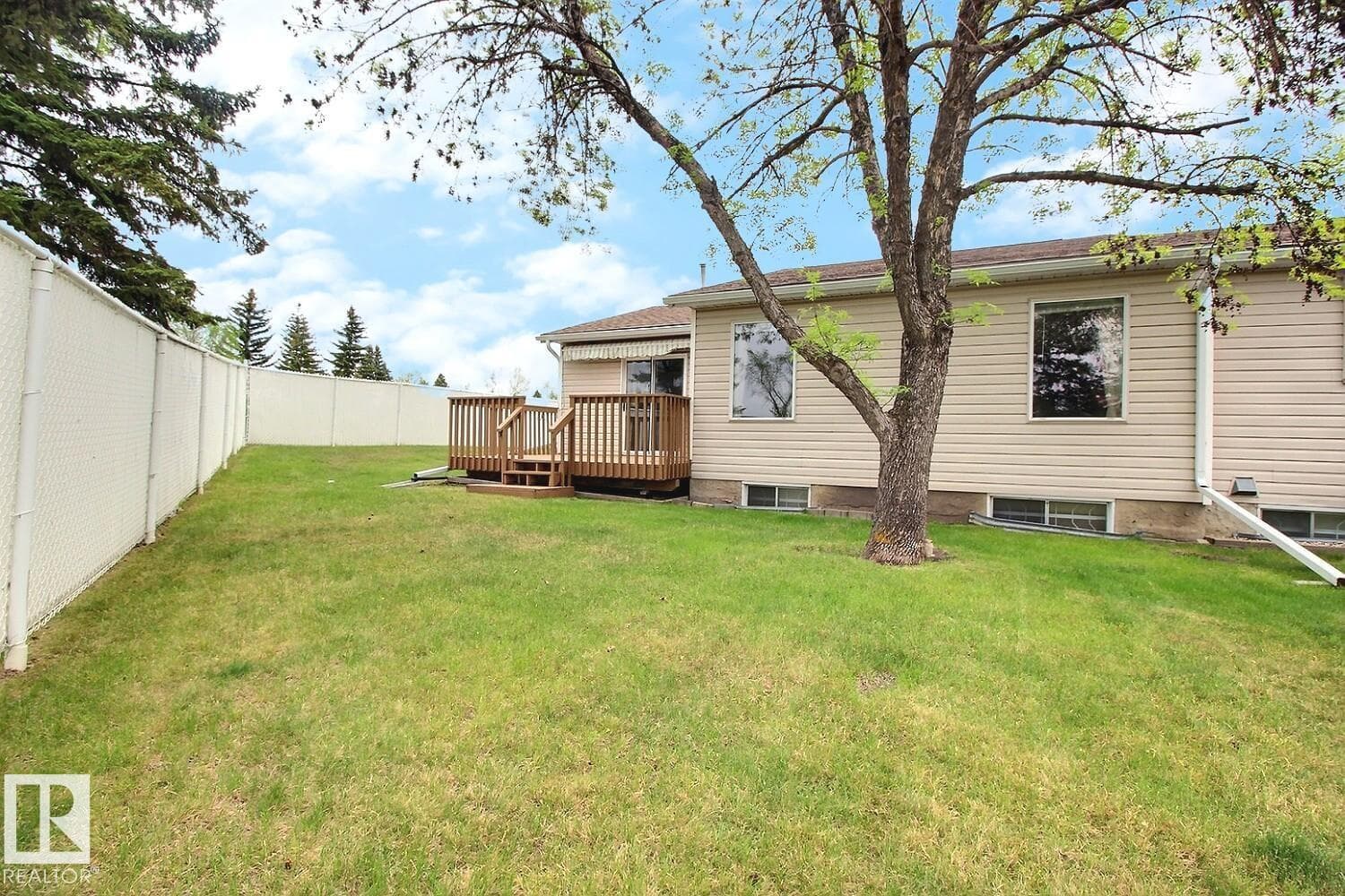 8146 27 AV NW — photo 4