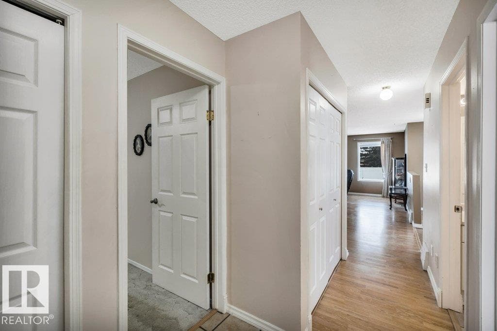 8146 27 AV NW — photo 5