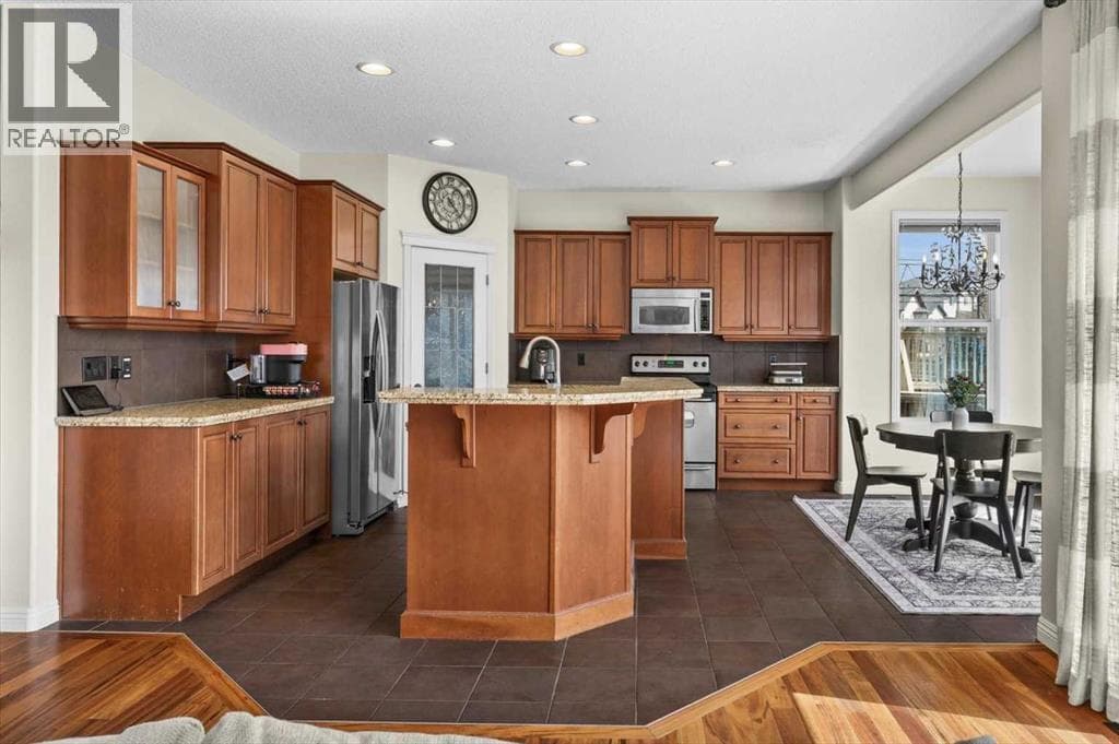 311 Royal Oak Circle NW — photo 3
