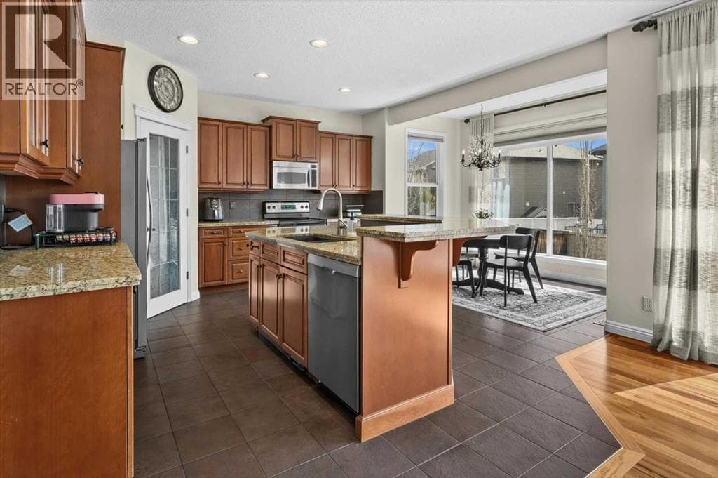311 Royal Oak Circle NW — photo 2