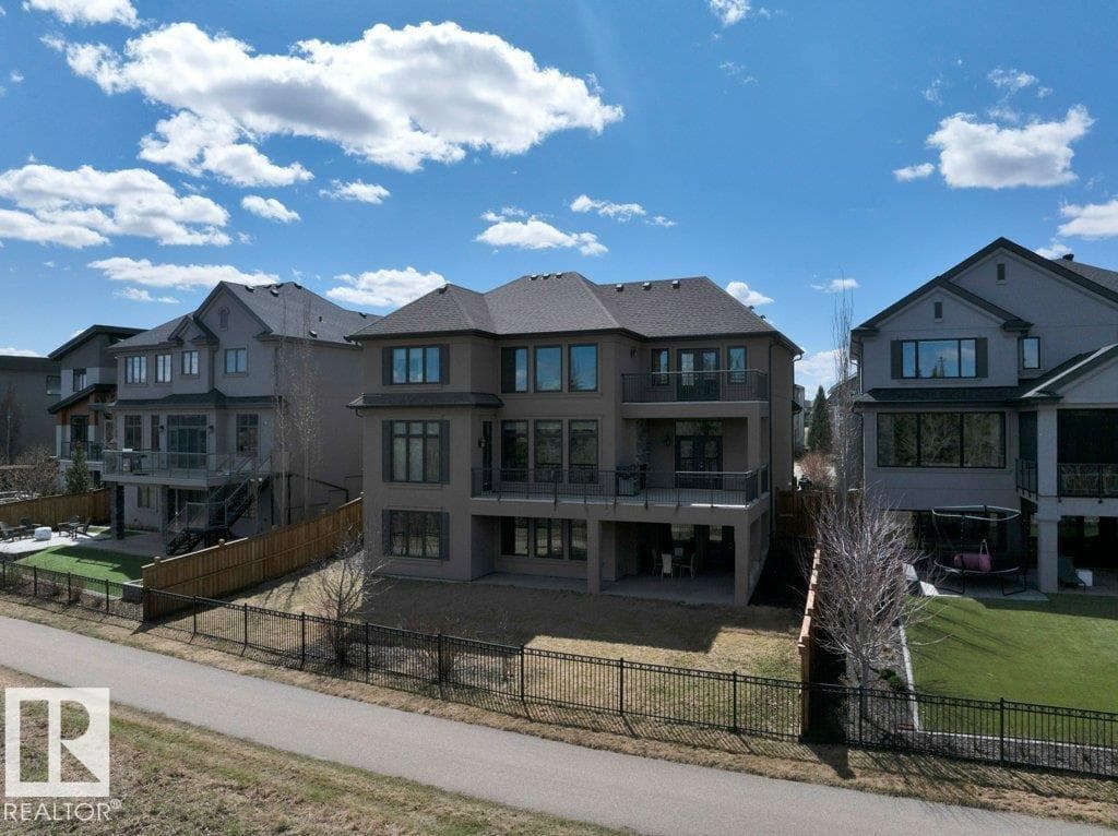 631 HOWATT DR SW