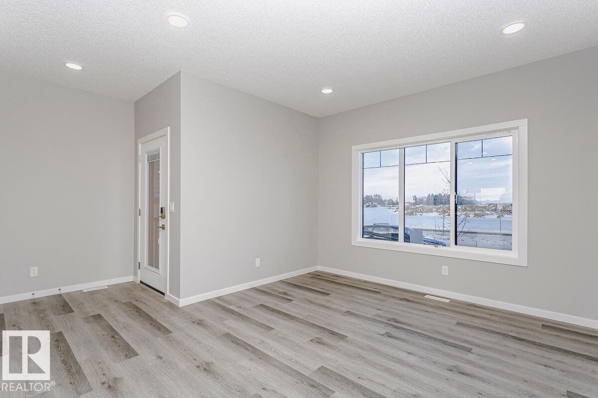 344 Hawthorn WY — photo 2