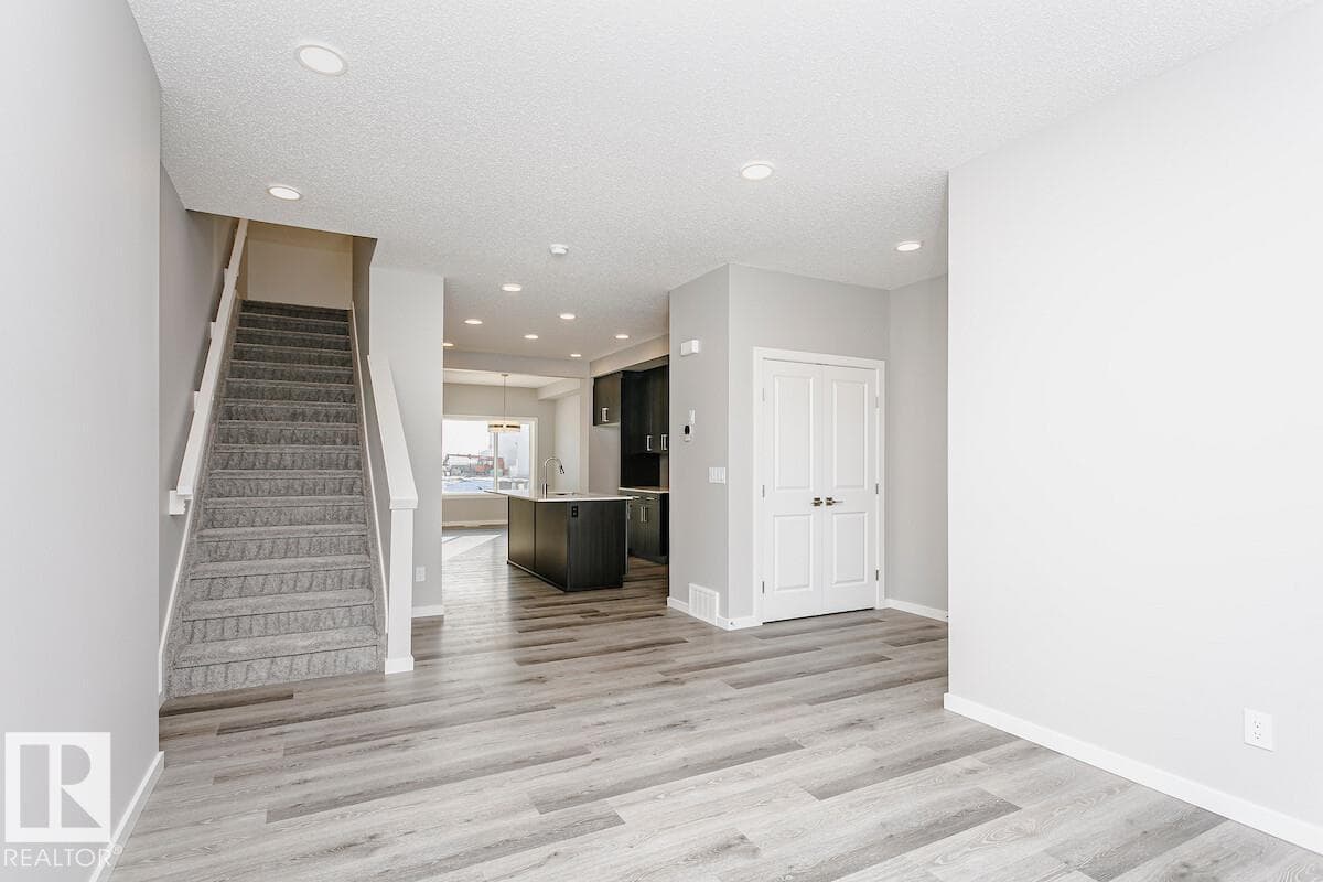 344 Hawthorn WY — photo 3