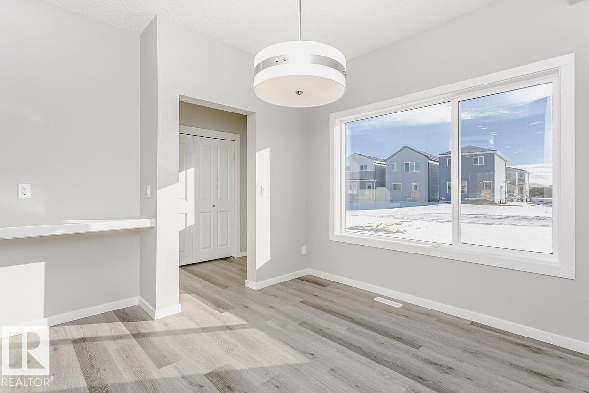 344 Hawthorn WY — photo 4