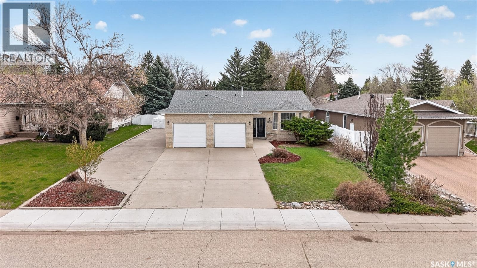 1666 Marshall CRESCENT