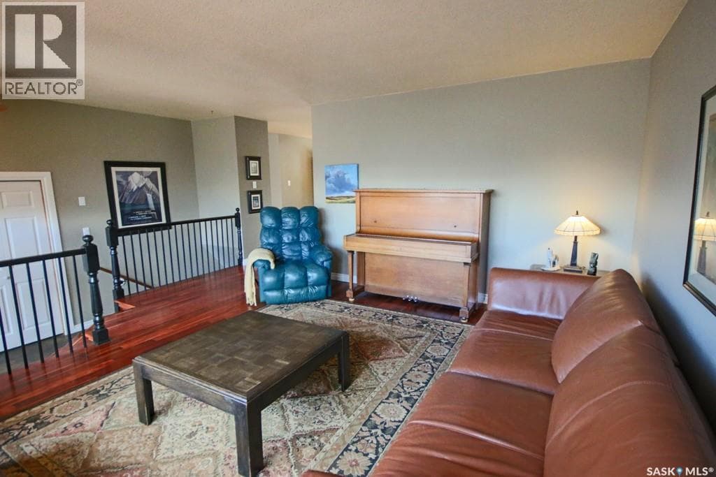 1666 Marshall CRESCENT — photo 4