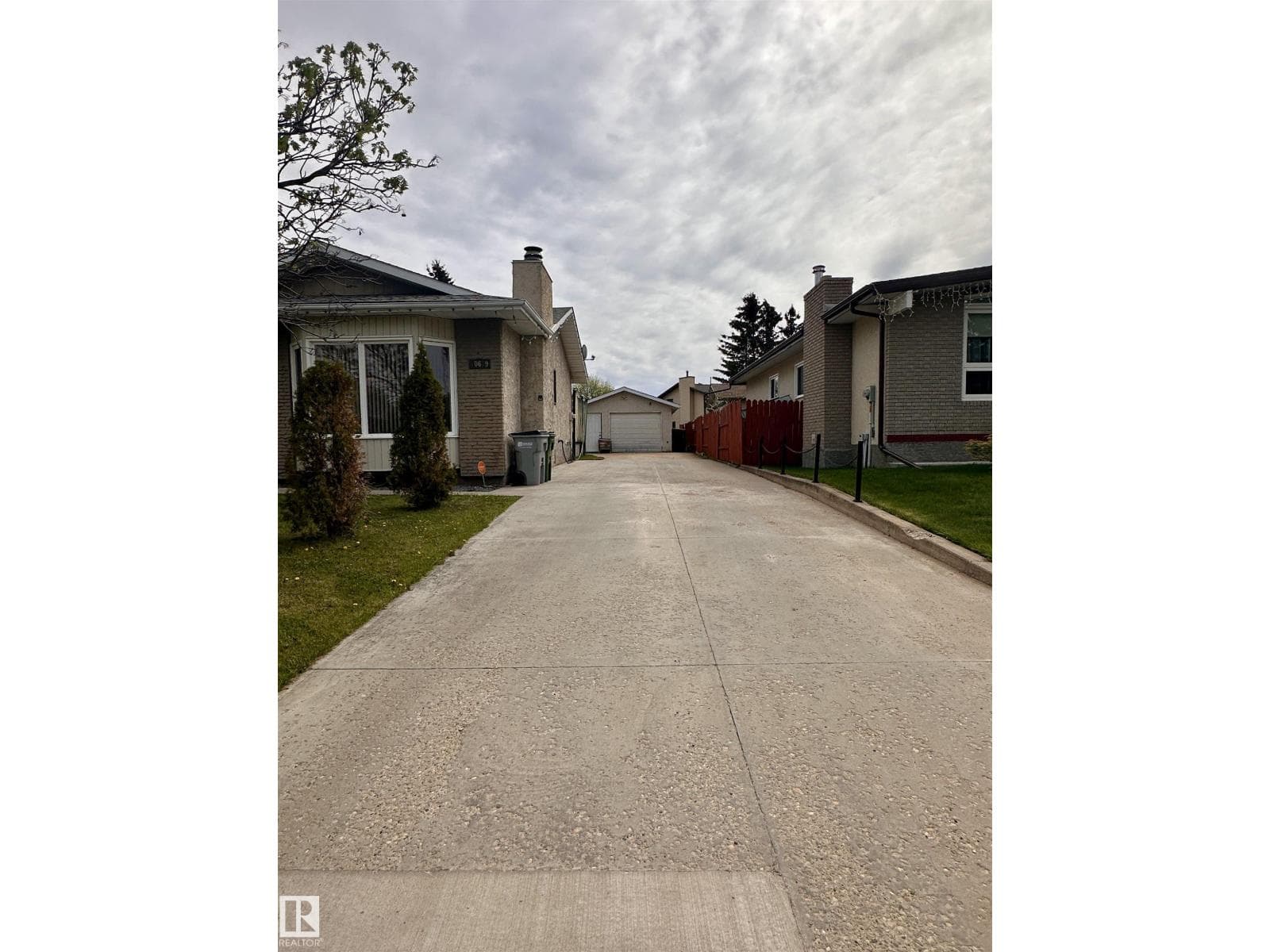 10619 108 AV — photo 5