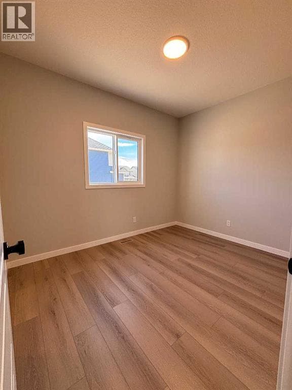 475 Baywater Green SW — photo 3