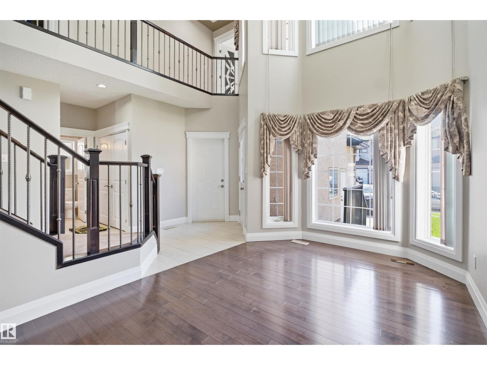 16807 54 ST NW — photo 4