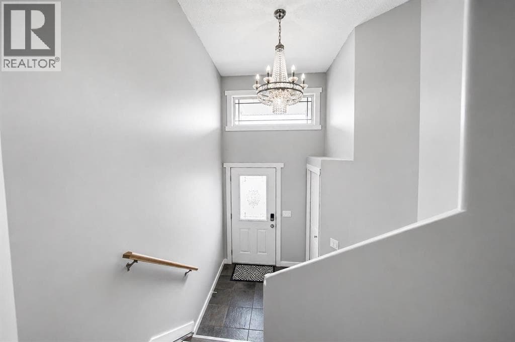 8 Jepsen Crescent — photo 3