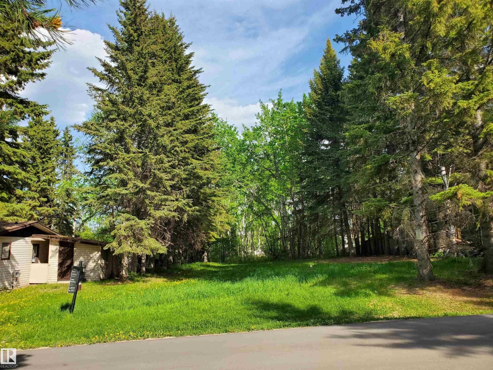 516 5 Norris Beach Pigeon Lake ST