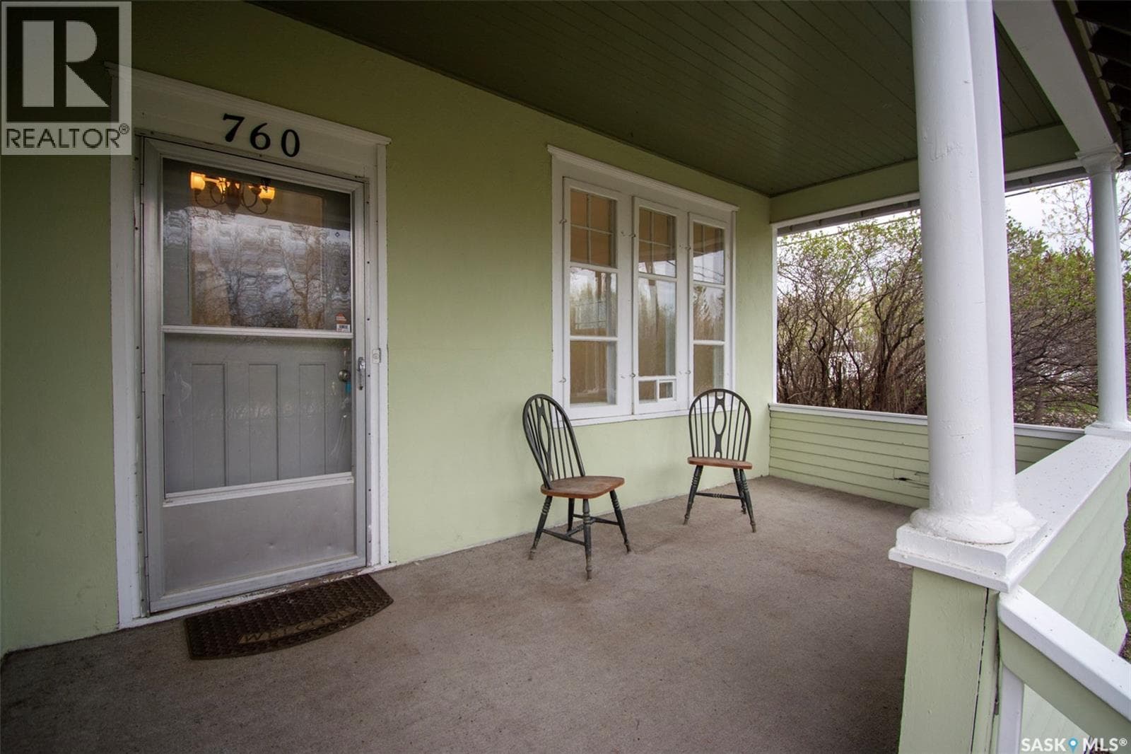760 James STREET N — photo 2