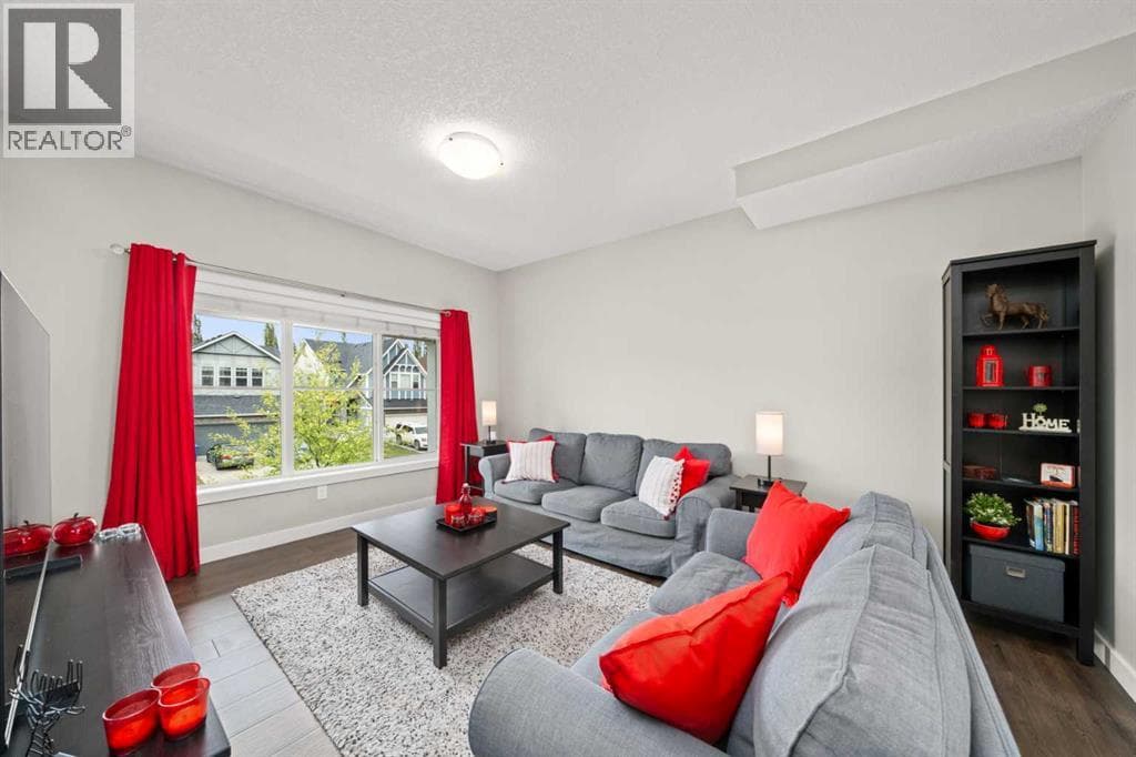 536 Cranford Drive SE — photo 4