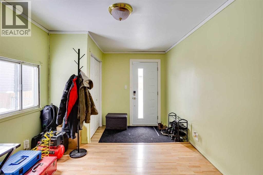101 Clausen Crescent — photo 4