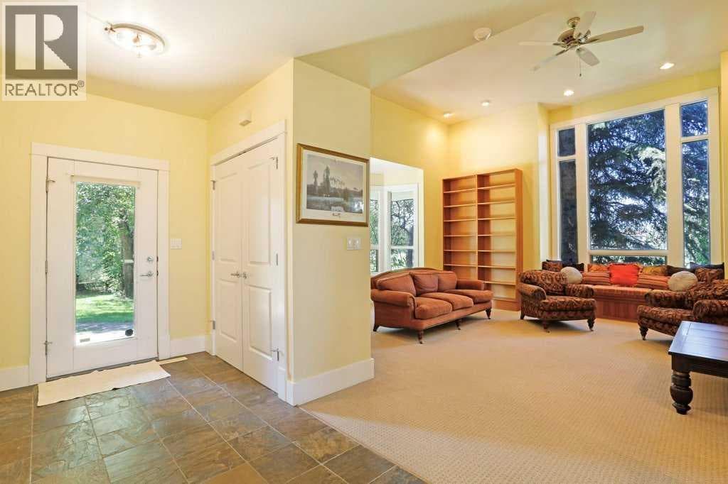 1024 Cassils Road W — photo 5