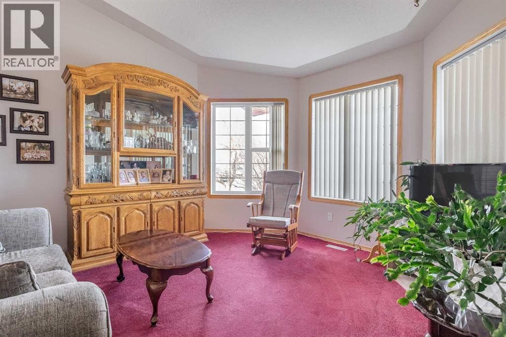 27 Upland Manor — photo 4