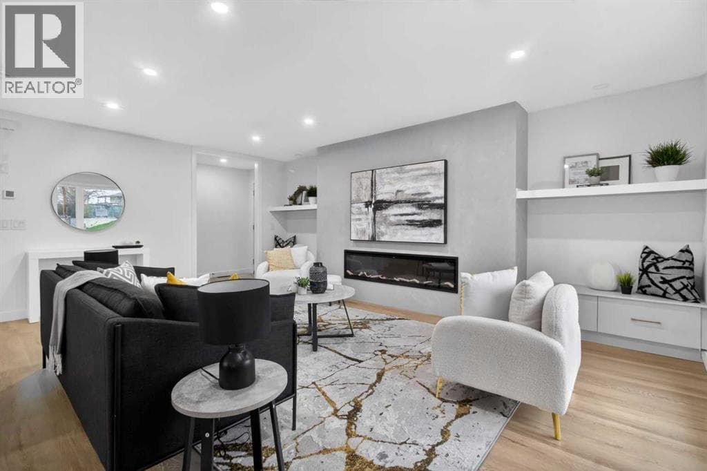 739 Sabrina Road SW — photo 2