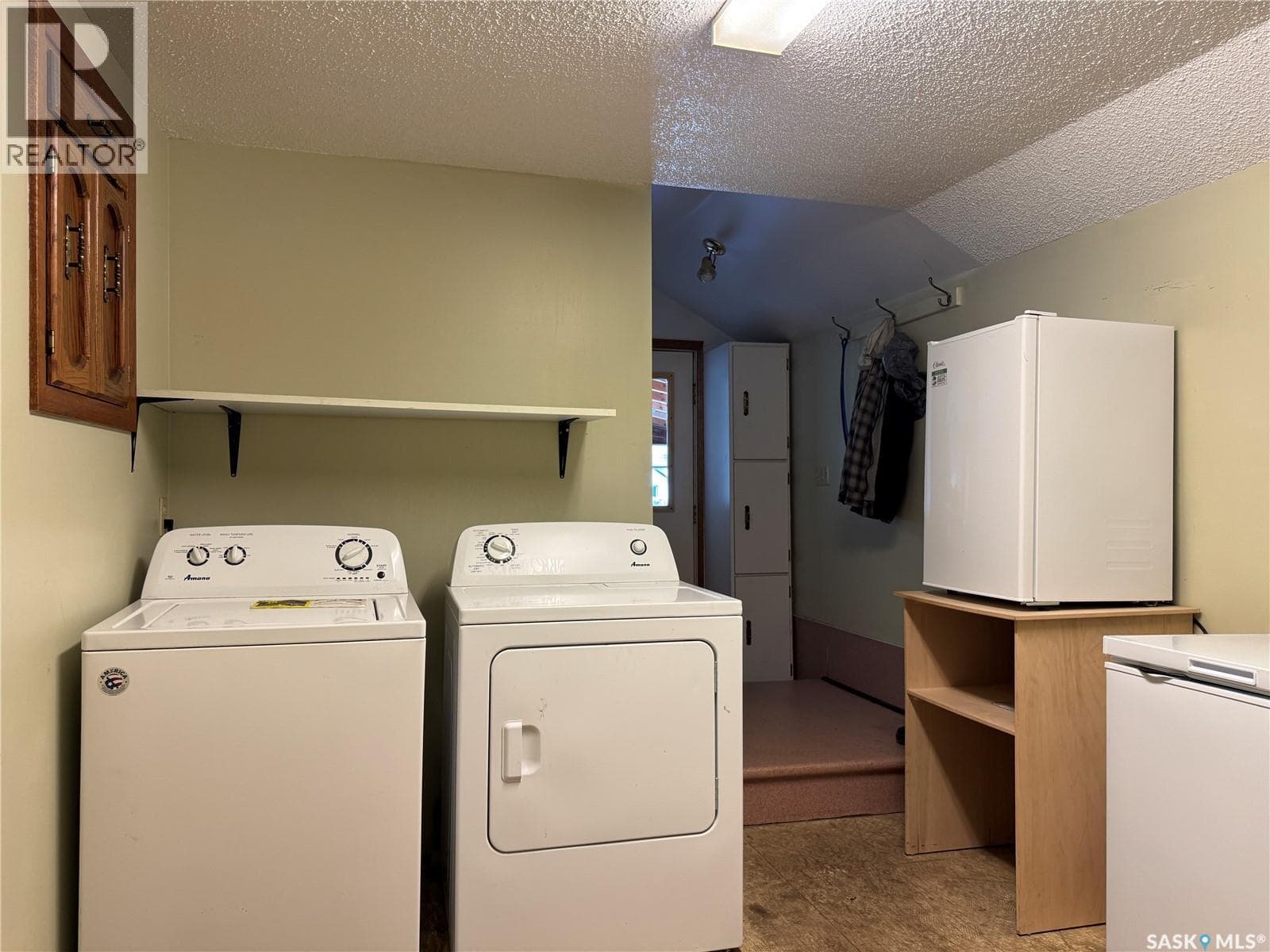 728 McIntosh STREET — photo 3