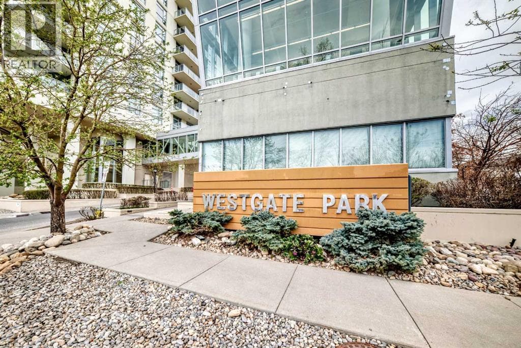 1905, 99 Spruce Place SW