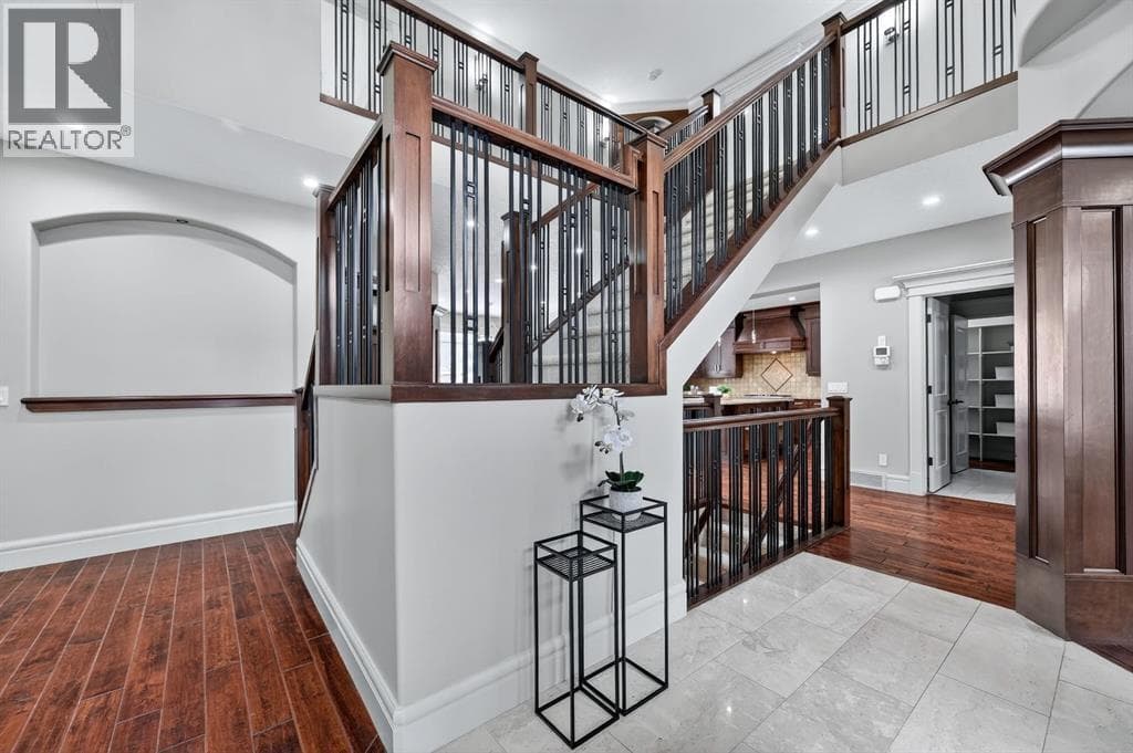 52 Wentworth Crescent SW — photo 3