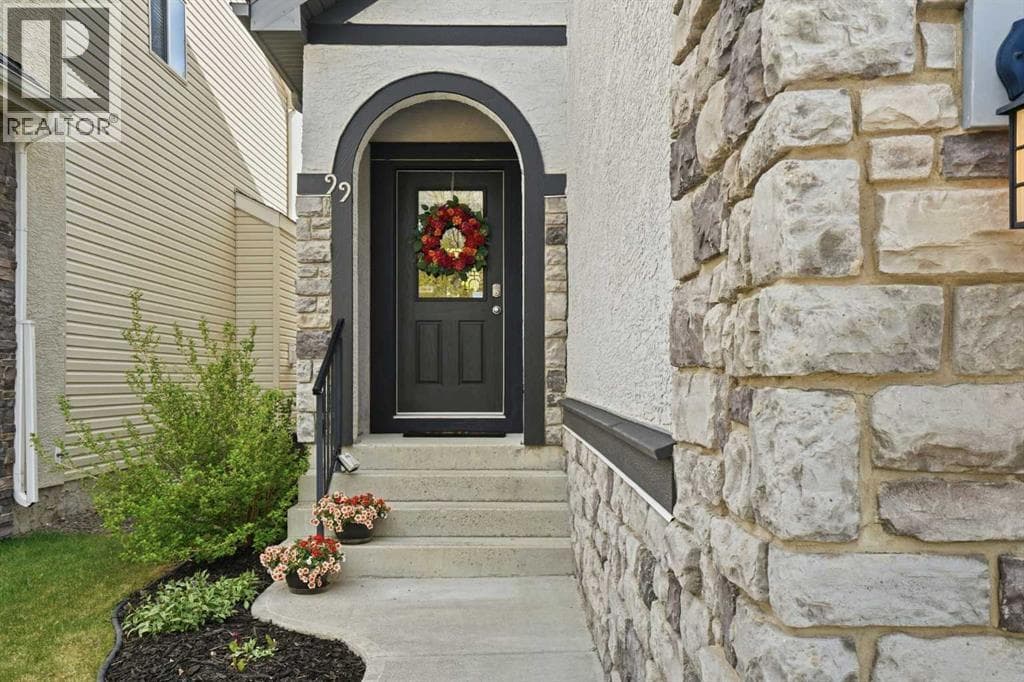 99 Aspen Hills Close SW — photo 2