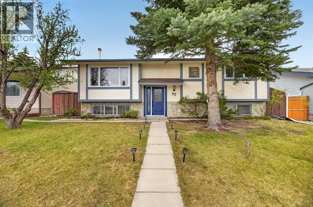 35 Queen Isabella Close SE