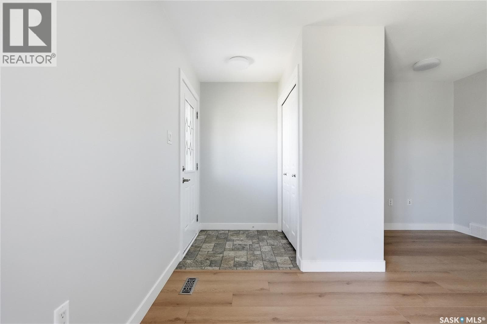 741 Glenview COVE — photo 3
