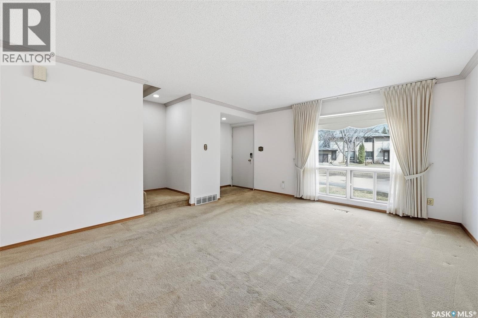 3 425 PINEHOUSE DRIVE — photo 3