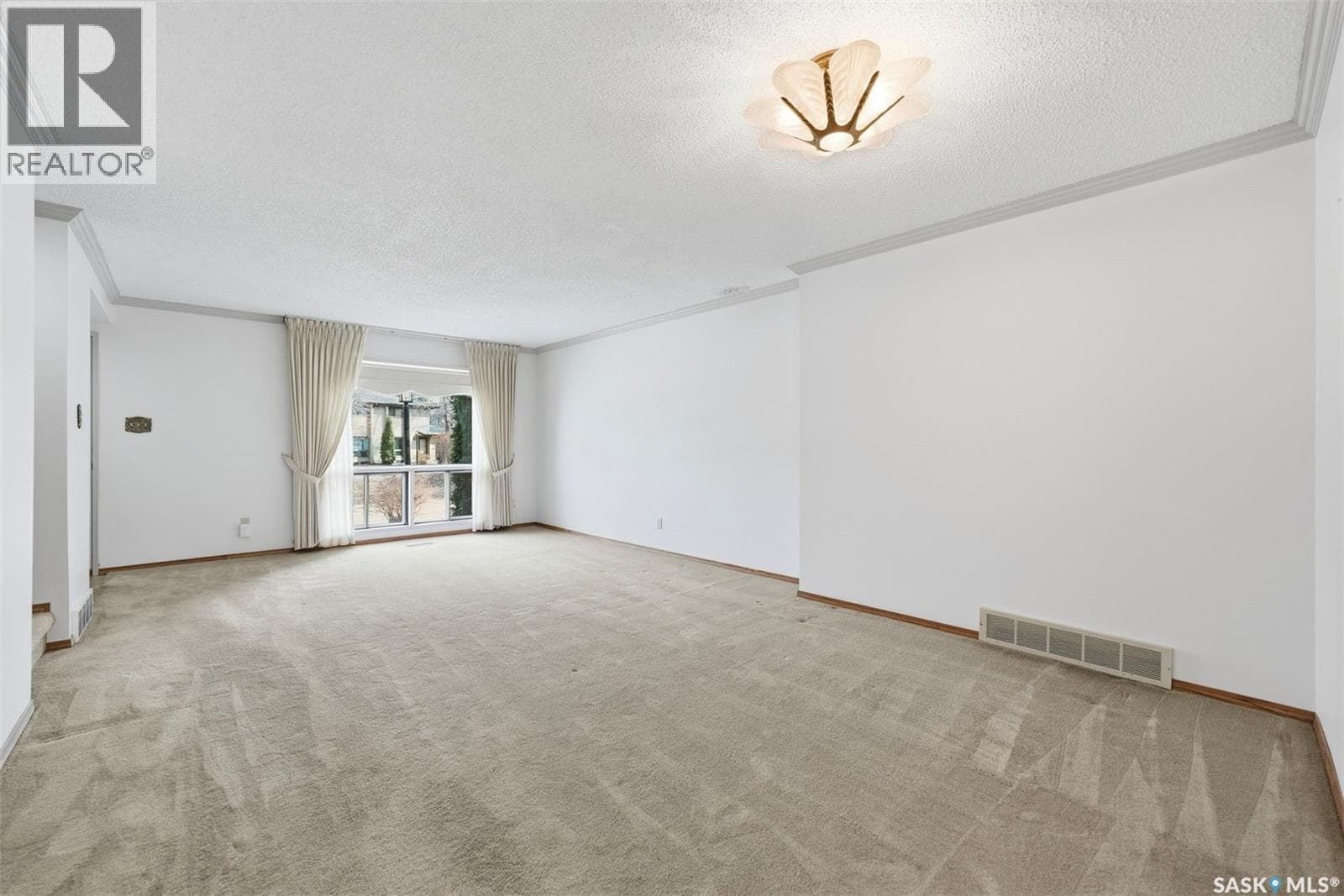 3 425 PINEHOUSE DRIVE — photo 4