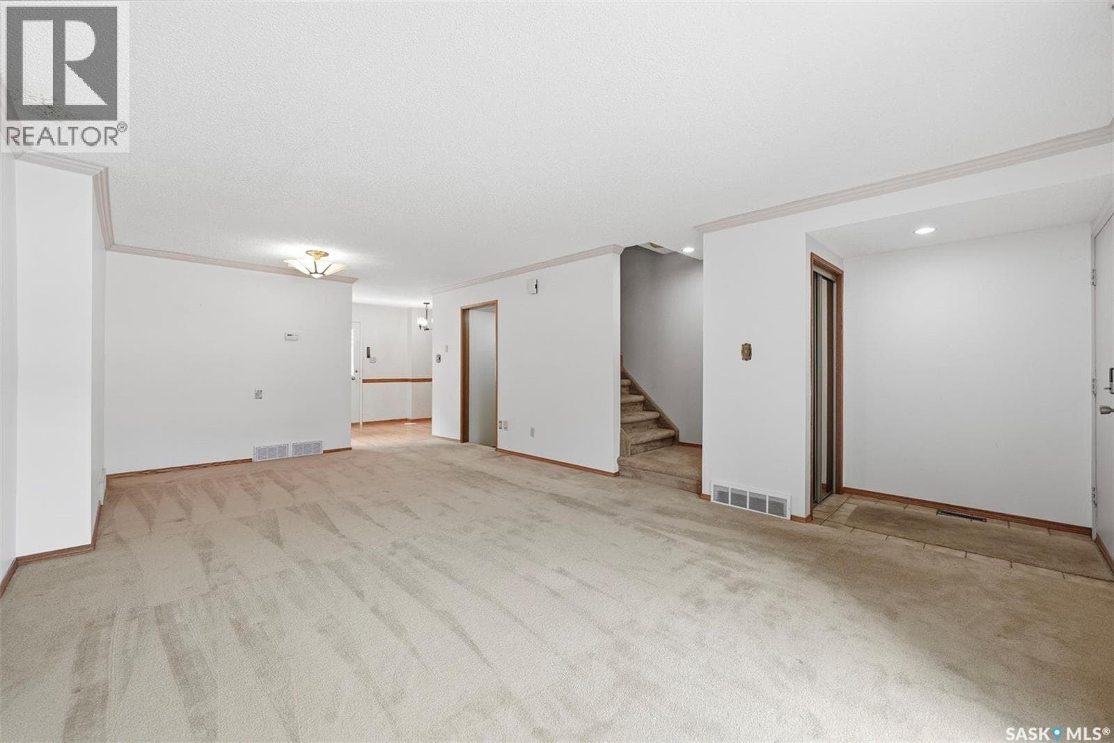 3 425 PINEHOUSE DRIVE — photo 5