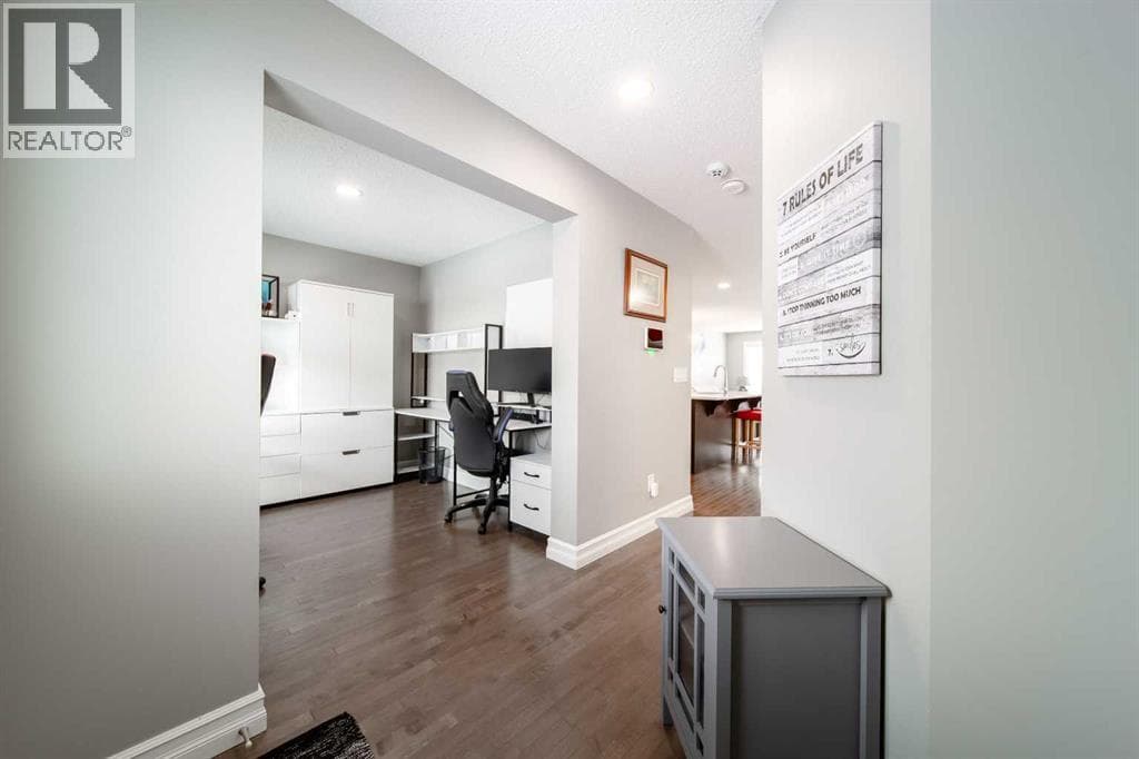 839 37 Avenue — photo 3