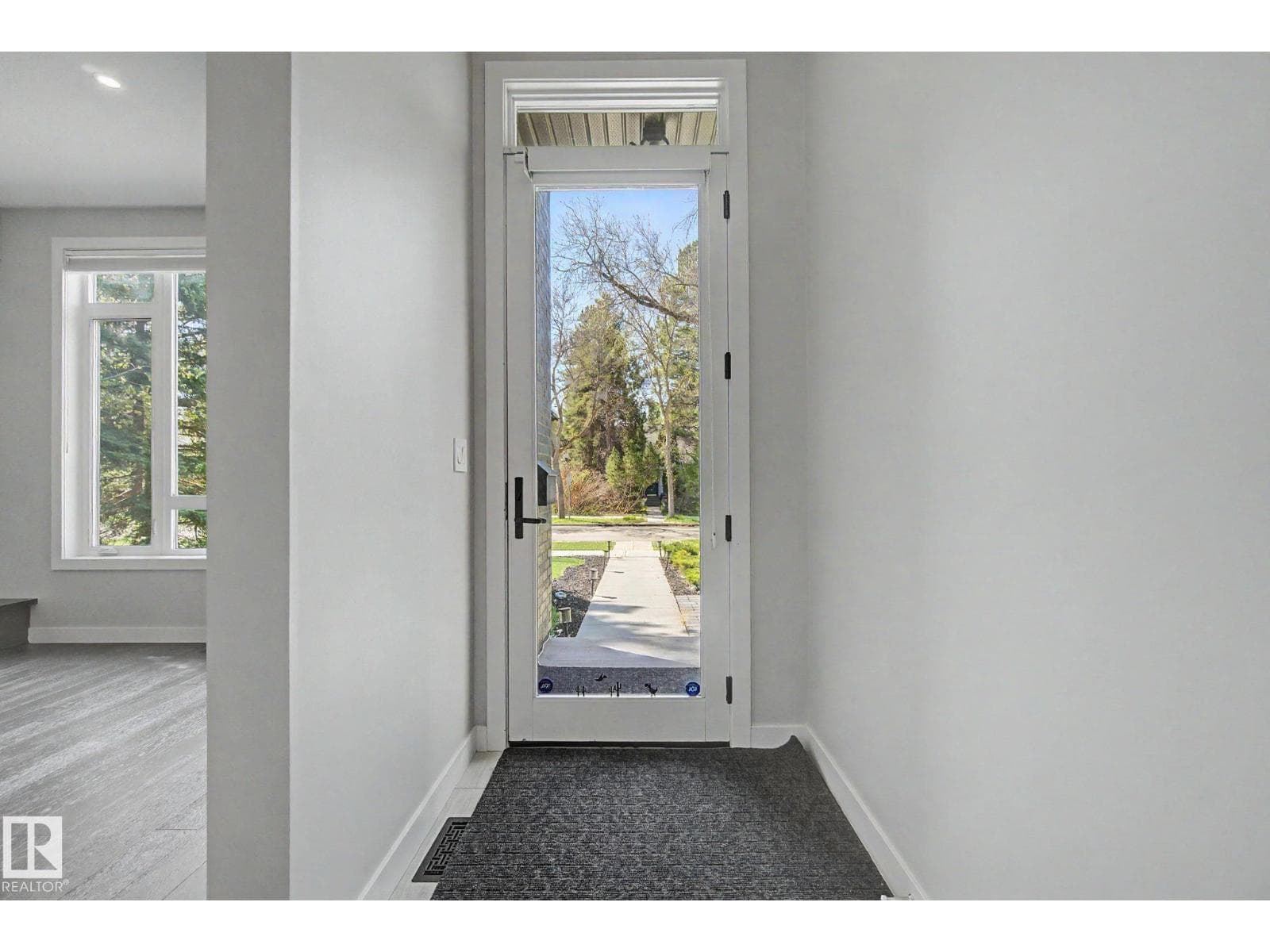 11430 75 AV NW — photo 4