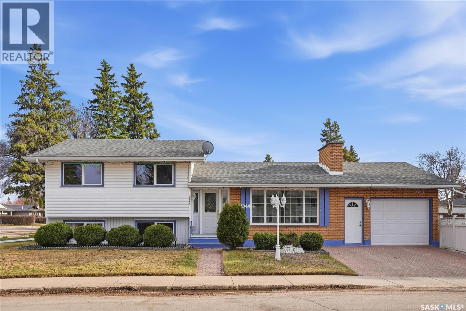1044 EAST CENTRE