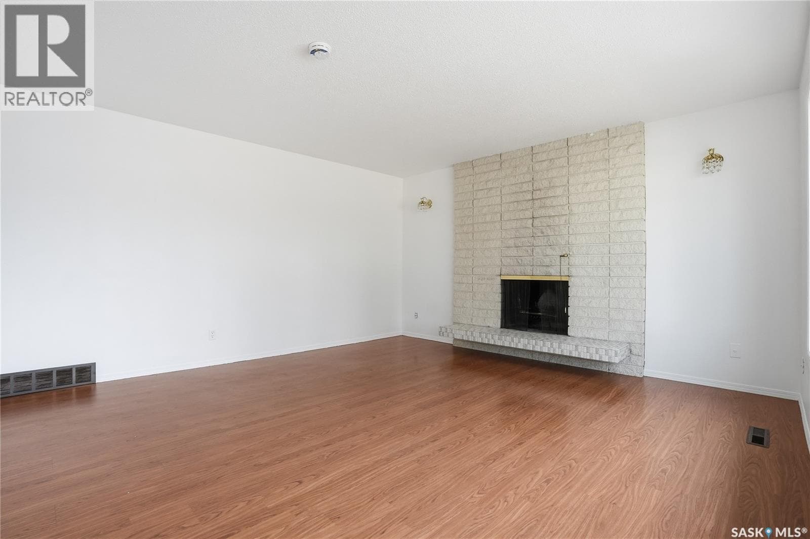 1044 EAST CENTRE — photo 4