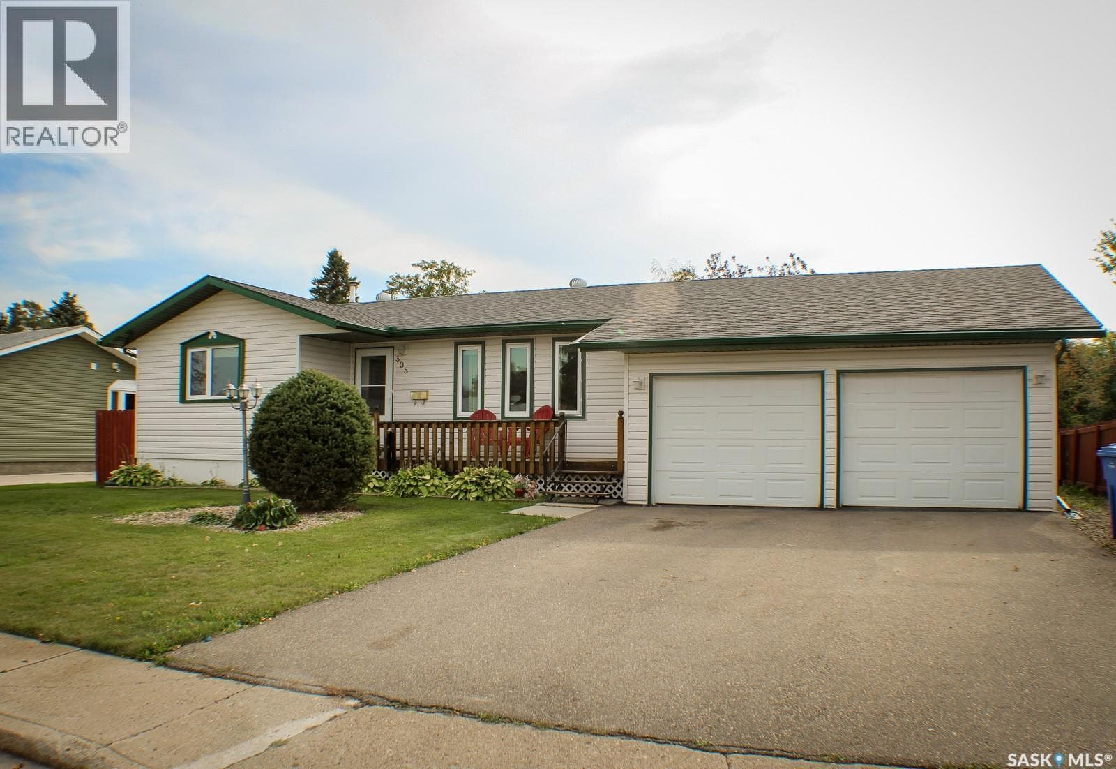 305 Churchill DRIVE — photo 3
