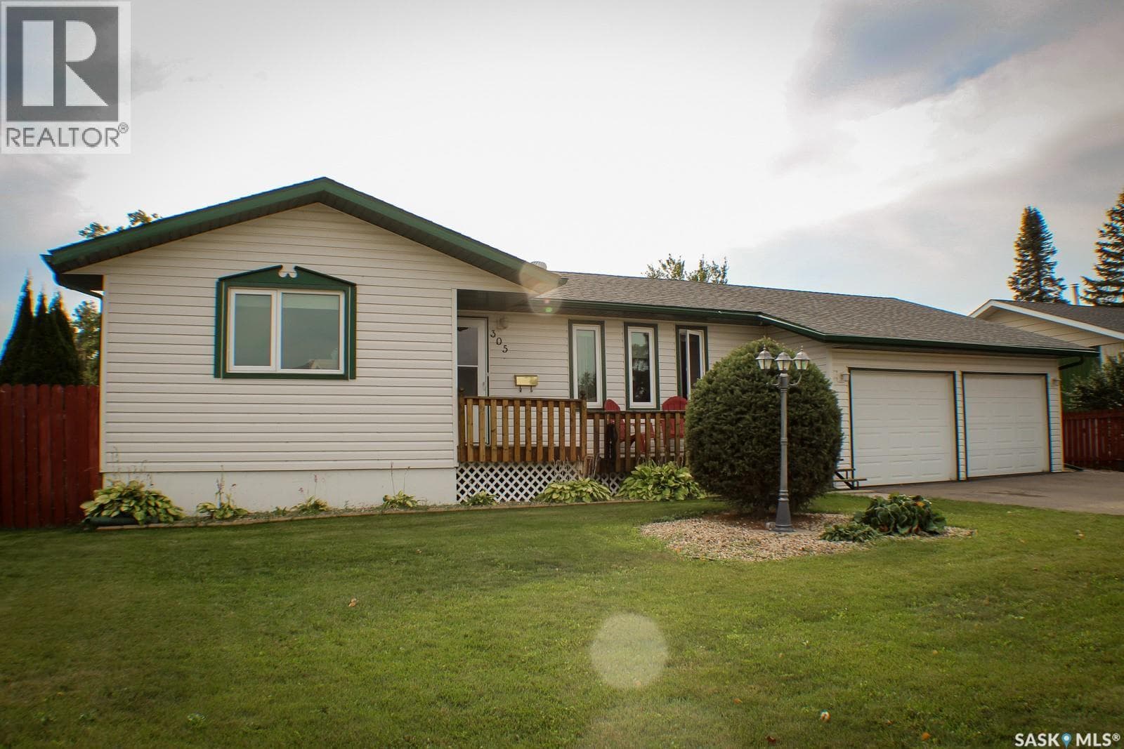 305 Churchill DRIVE — photo 2