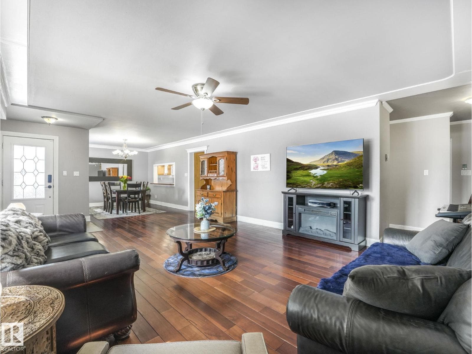 5406 46 AV — photo 2