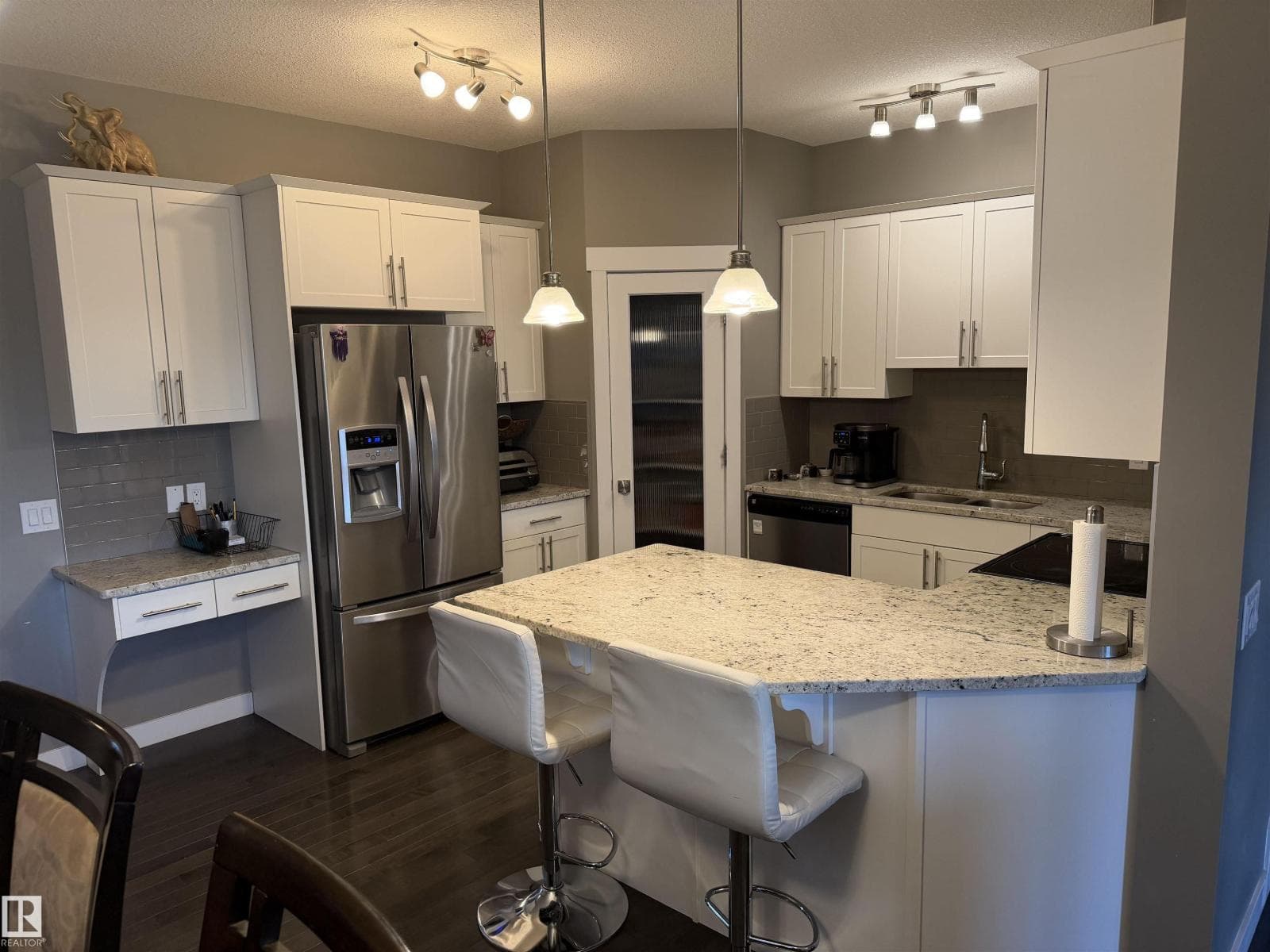 7028 174 AV NW — photo 3