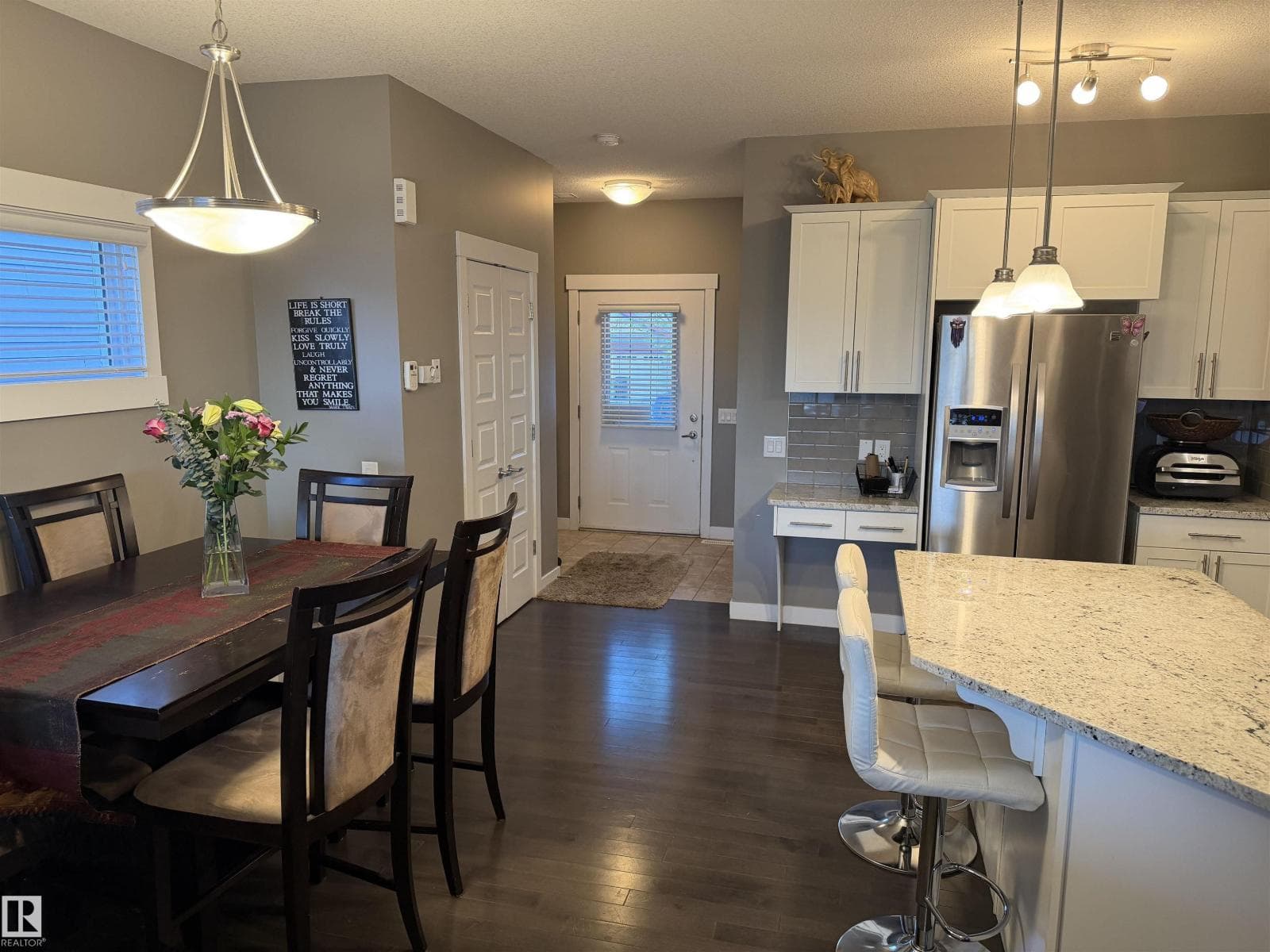 7028 174 AV NW — photo 4