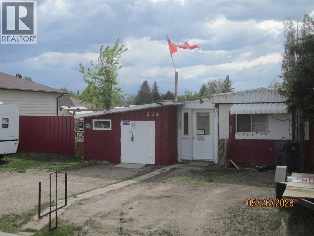 324 3 Street W