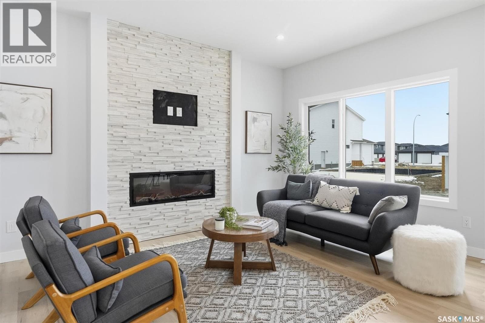 430 Leskiw BEND — photo 3