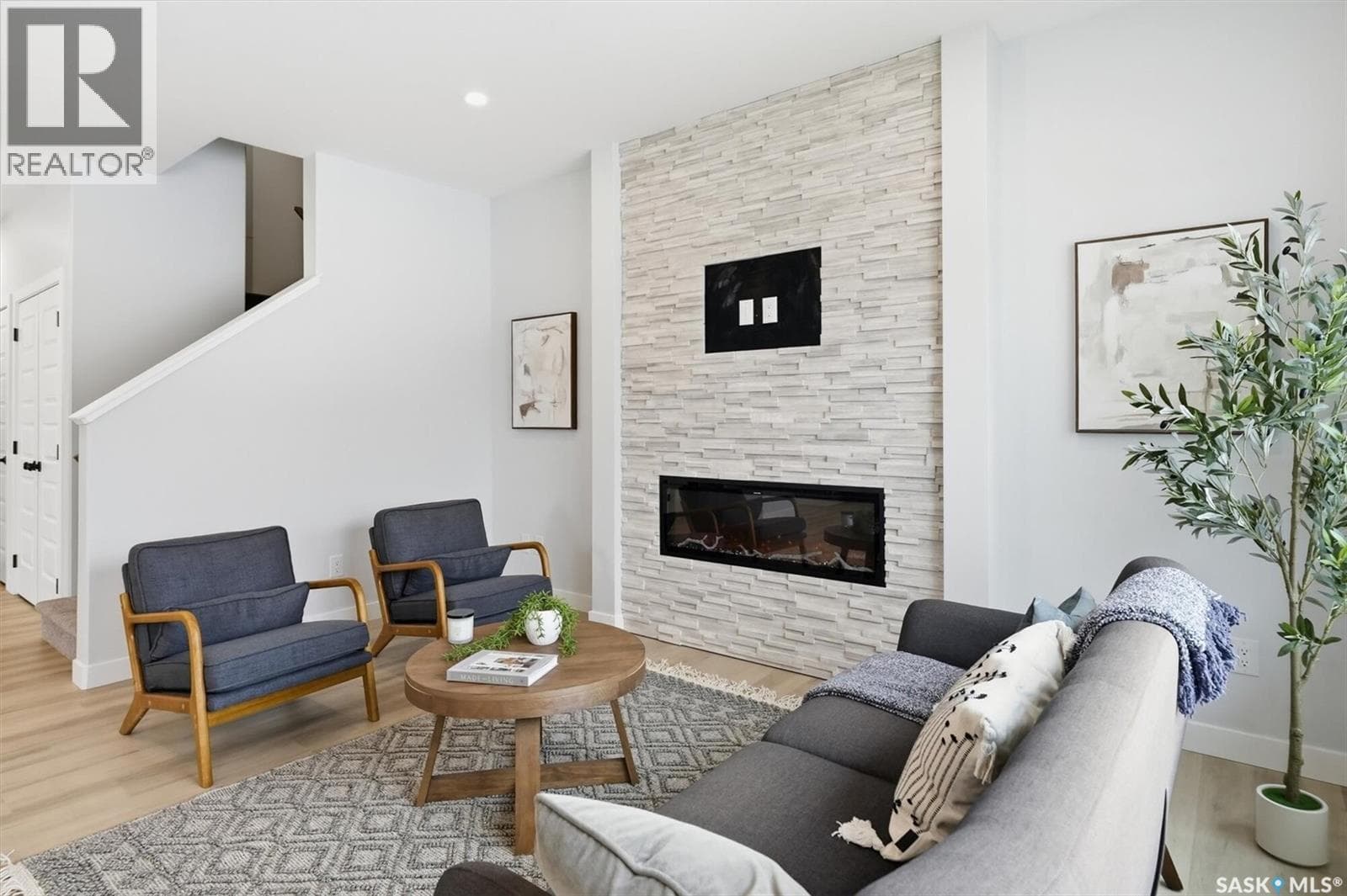 430 Leskiw BEND — photo 5