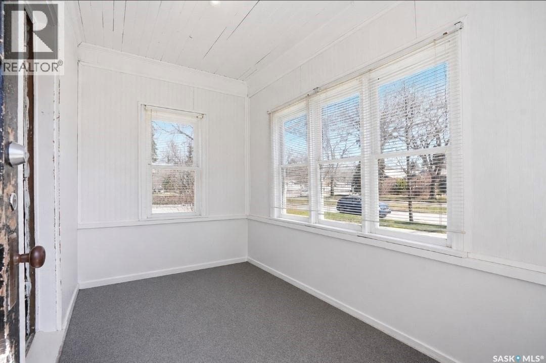 610 Albert AVENUE — photo 3