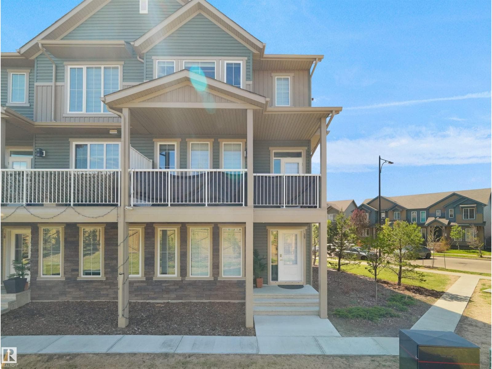 #39 1051 GRAYDON HILL BV SW — photo 3