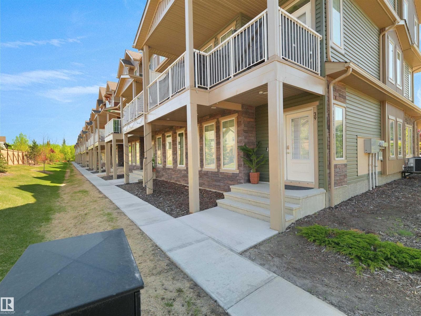 #39 1051 GRAYDON HILL BV SW — photo 5