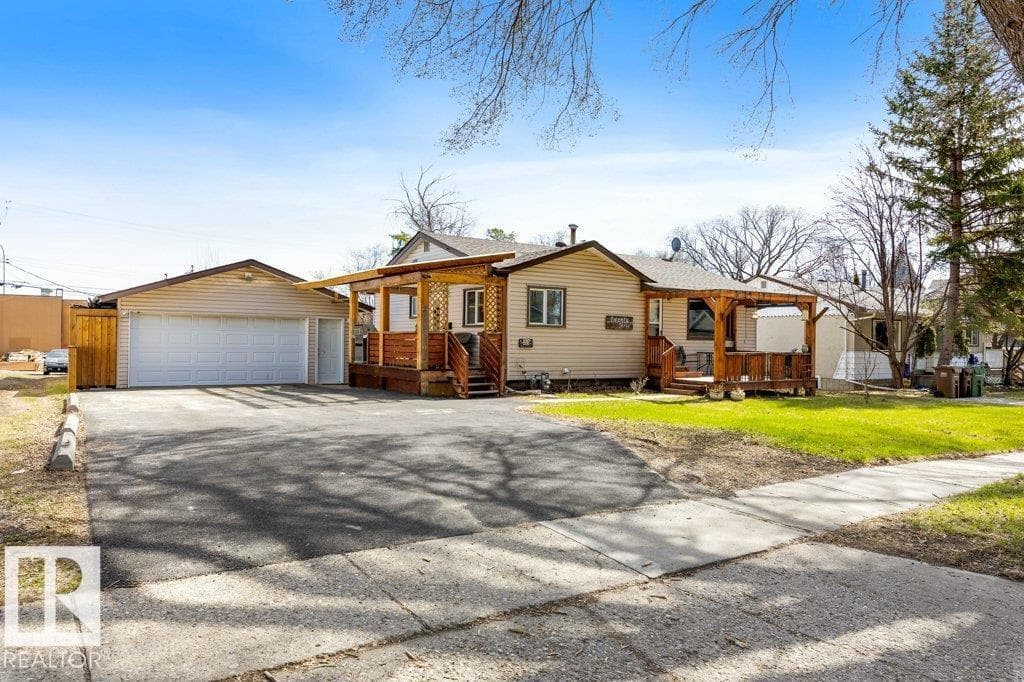 23 MAPLE DR