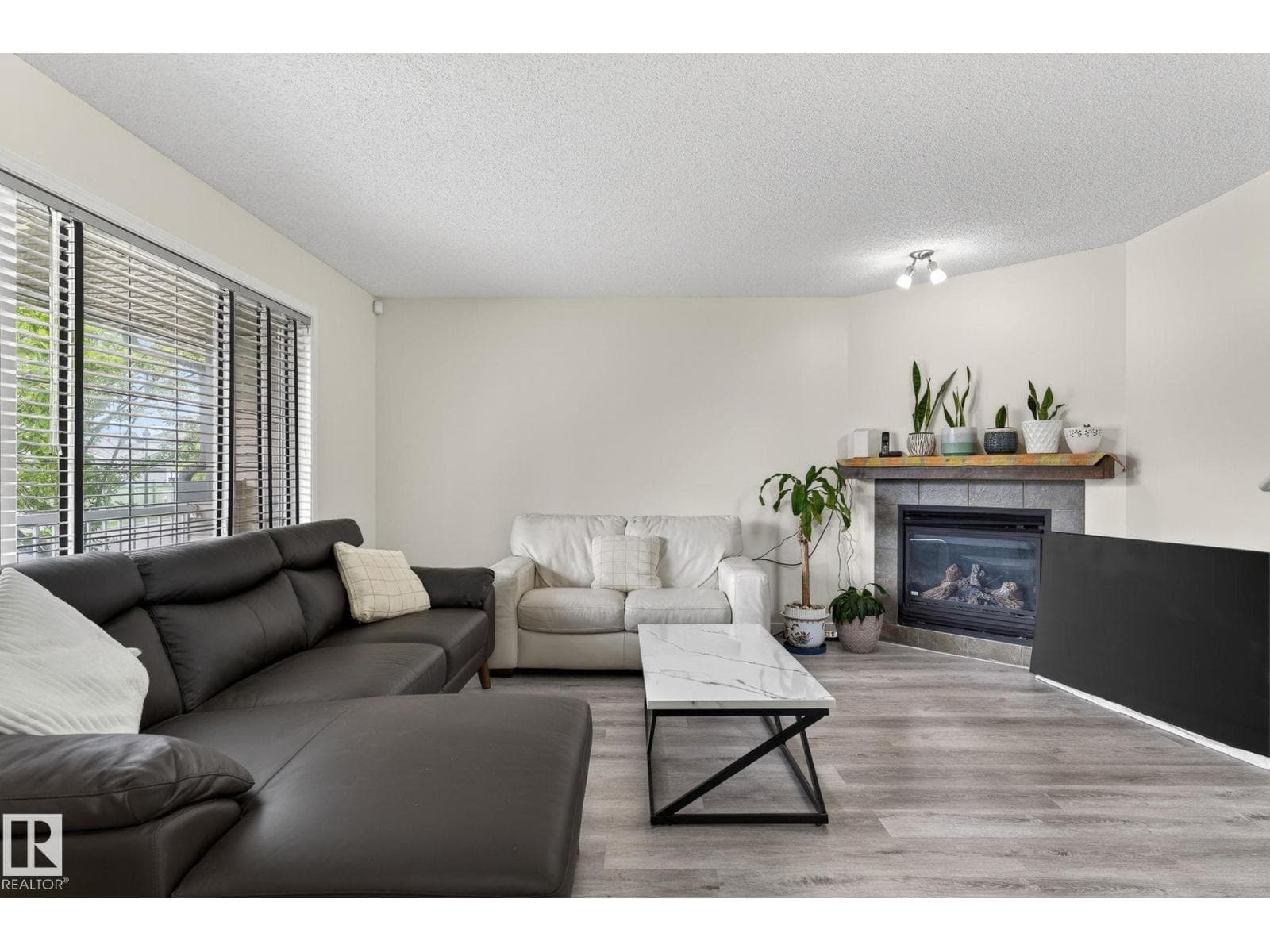 21244 90 AV NW — photo 4