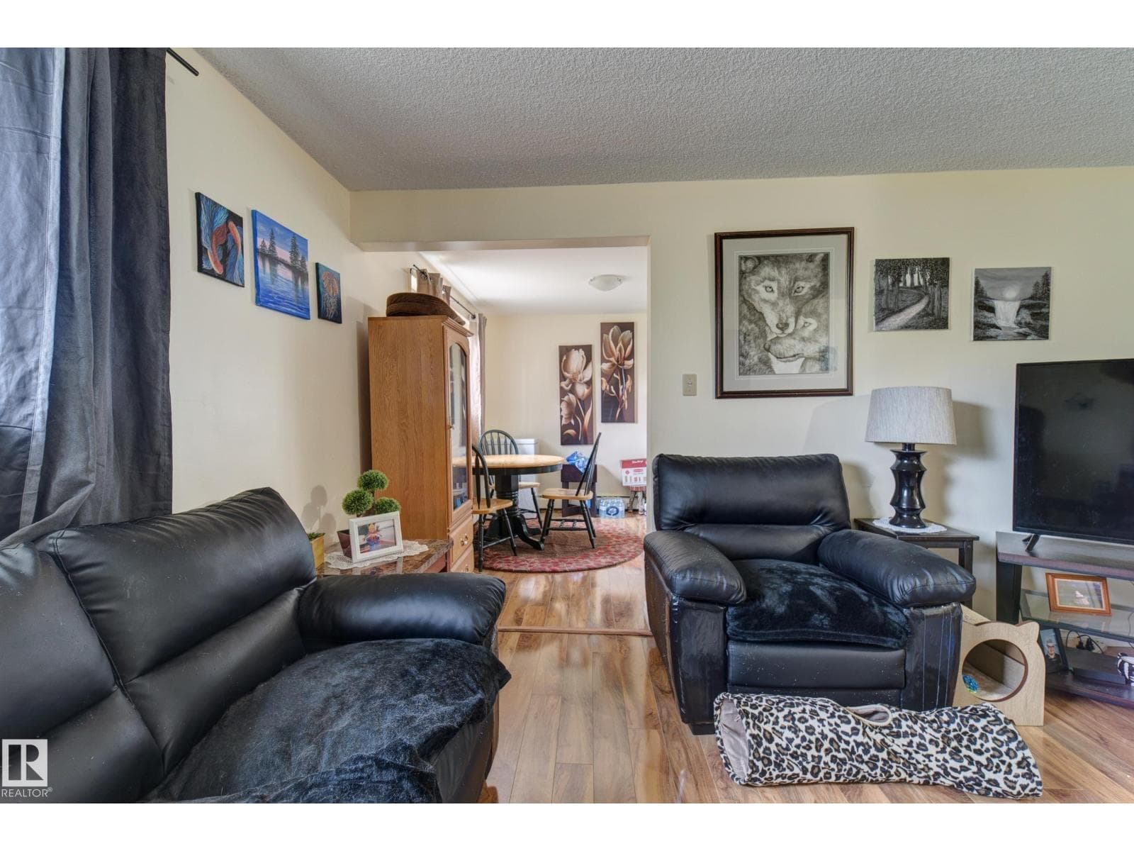 9749 88 AV NW — photo 3