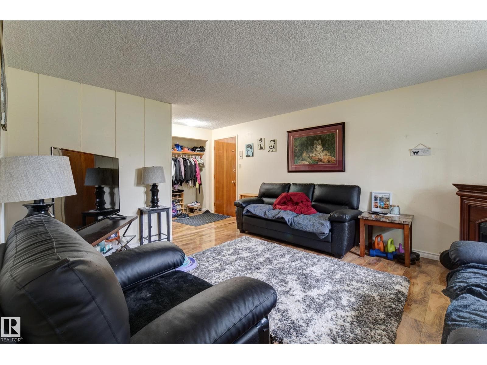 9749 88 AV NW — photo 4