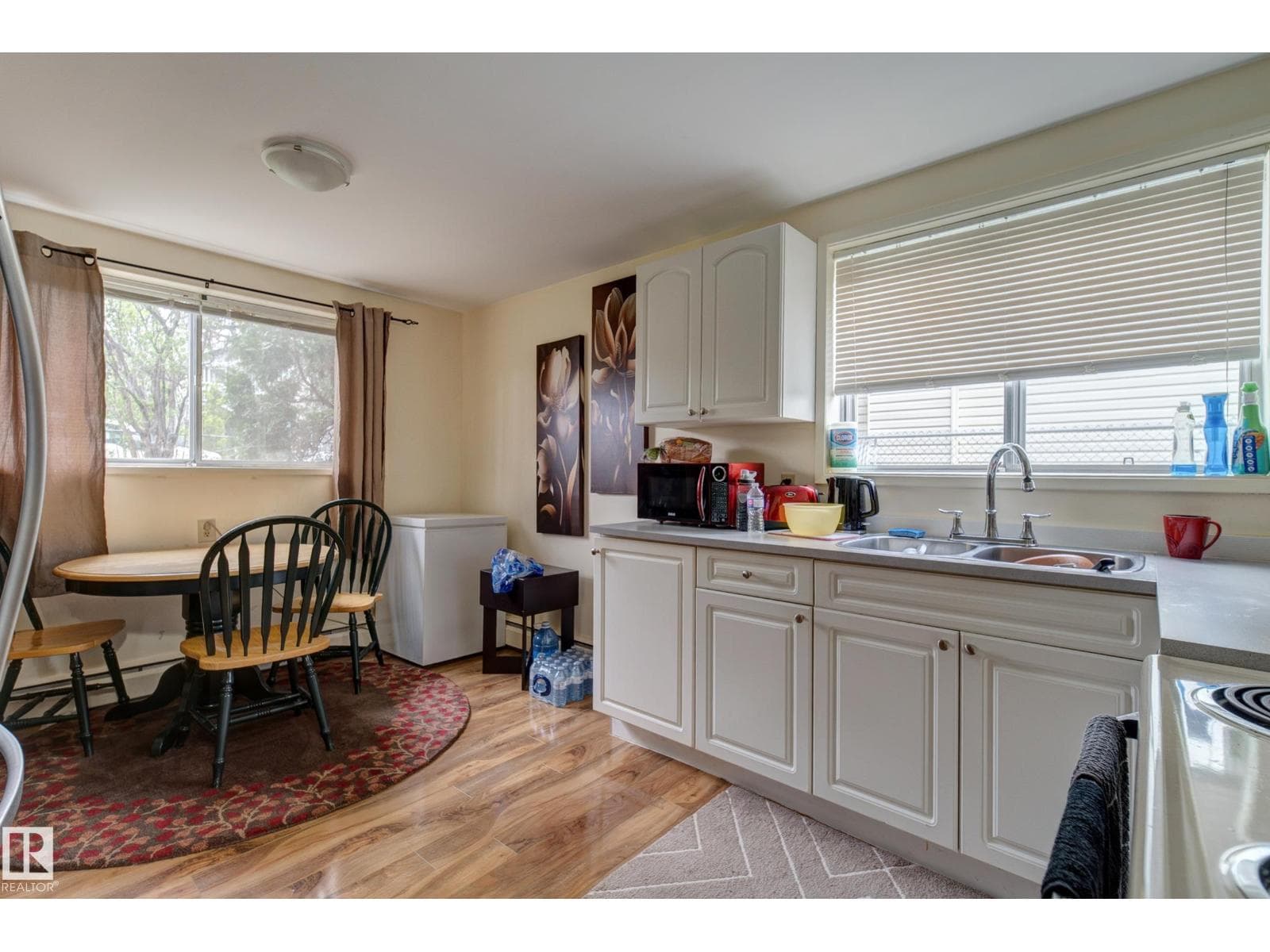 9749 88 AV NW — photo 5
